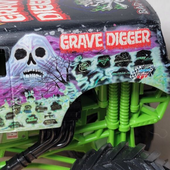 Grave Digger Monster Truck 5" X 7" - Picture 2 of 10